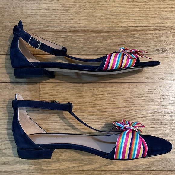 NWOT - ANTHROPOLOGIE “Elenore” Navy Blue Suede T-Strap Sandals with Bows / Sz 9 - Picture 4 of 12